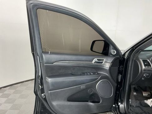 Used 2017 Jeep Grand Cherokee SRT AWD/4WD image 12