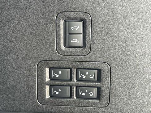 Used 2025 Nissan Armada Platinum Reserve w/ Convenience Package RWD image 14