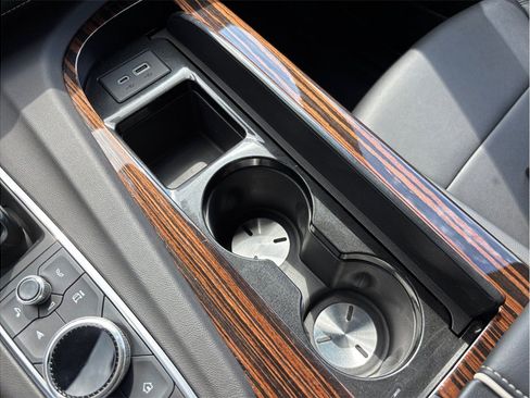 Used 2022 Cadillac Escalade Luxury RWD image 39