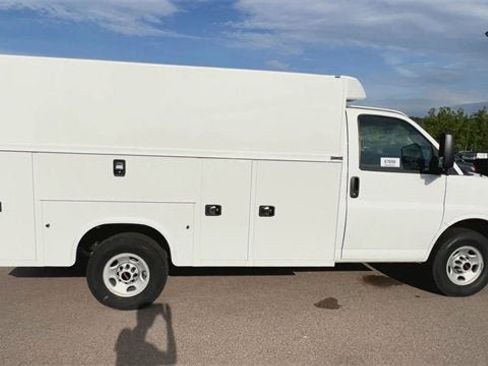 New 2025 GMC Savana 3500 w/ Power Convenience Package image 9