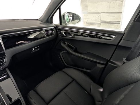 New 2026 Porsche Macan image 23