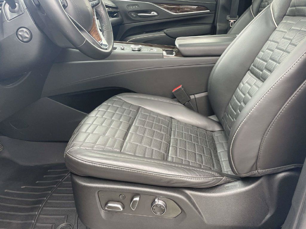 Used 2022 Cadillac Escalade Sport Platinum w/ LPO, ONYX Package AWD/4WD image 9