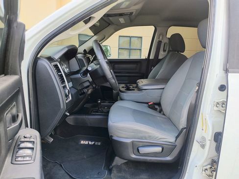 Used 2018 RAM 3500 Tradesman w/ Chrome Appearance Group AWD/4WD image 10