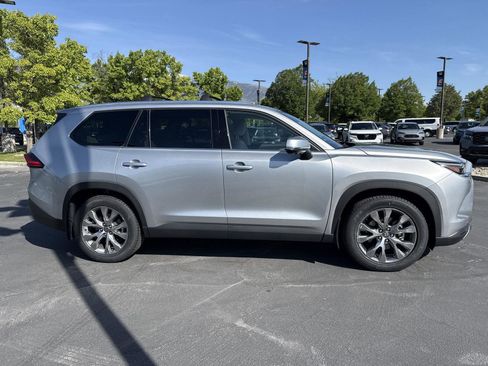 Used 2024 Toyota Grand Highlander AWD image 5