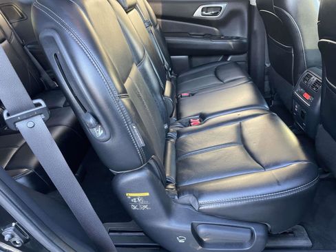 Used 2018 Nissan Pathfinder Platinum image 11