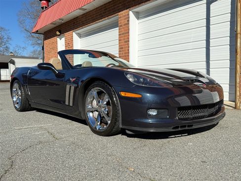 Used 2013 Chevrolet Corvette Grand Sport w/ 3LT Preferred Equipment Group image 23