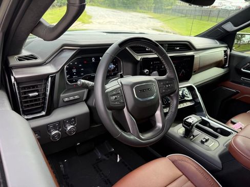 Used 2024 GMC Sierra 1500 Denali Ultimate AWD/4WD image 4