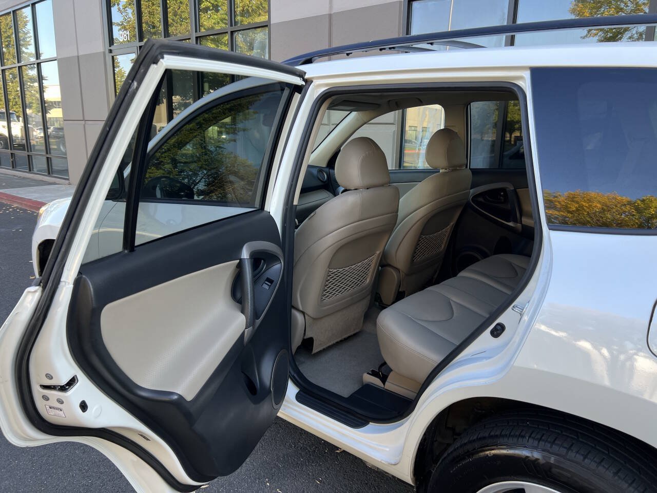 Used 2008 Toyota RAV4 Limited AWD/4WD image 10