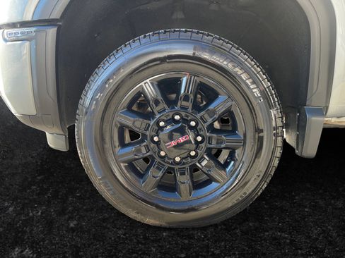 Used 2024 GMC Sierra 2500 AT4 w/ Technology Package image 15