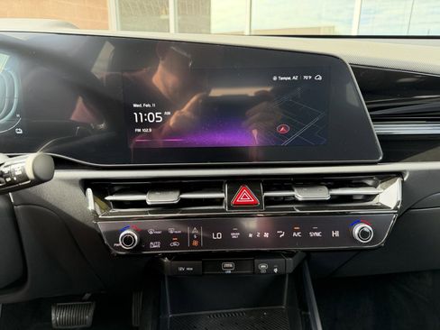 Used 2024 Kia Niro EX w/ EX Cold Weather Package image 18