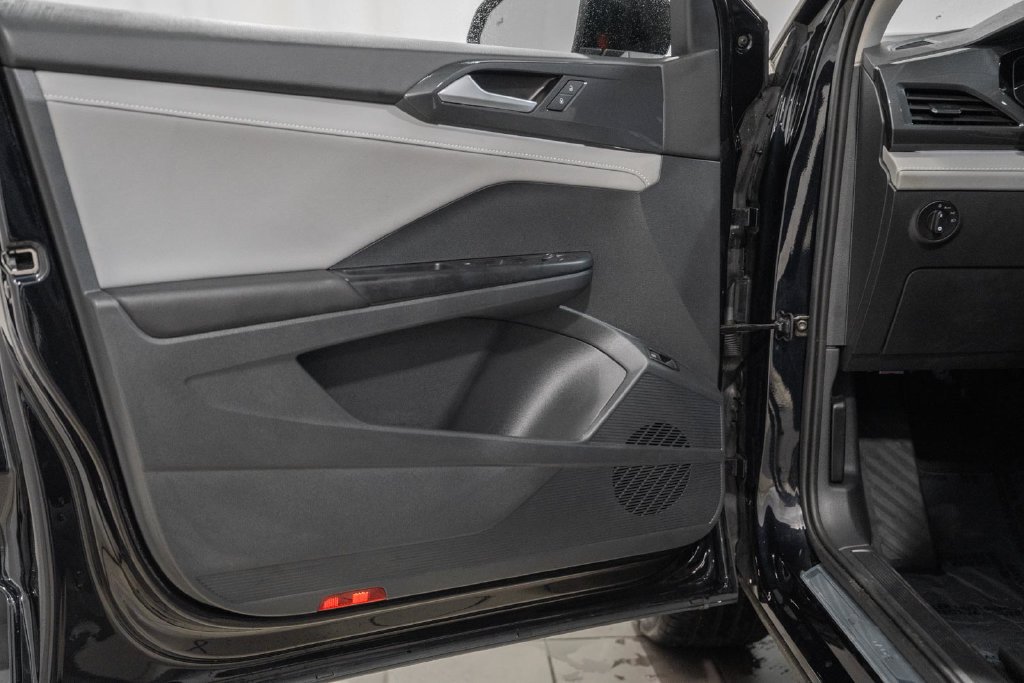 Used 2023 Volkswagen Taos SEL AWD/4WD image 31
