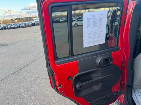 Used 2008 Jeep Wrangler Unlimited Rubicon w/ Dual Top Group image 13