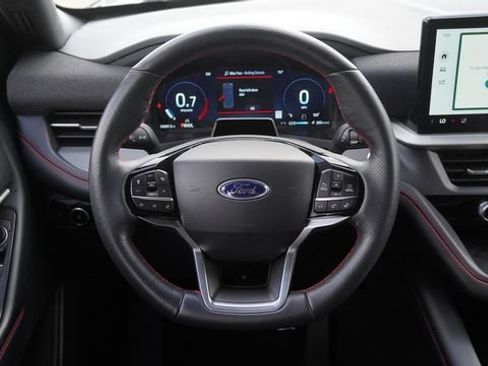 Used 2025 Ford Explorer ST-Line w/ ST-Line Street Pack AWD/4WD image 17