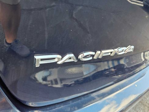 Used 2025 Chrysler Pacifica Select FWD image 15