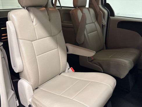 Used 2016 Dodge Grand Caravan SXT FWD image 31
