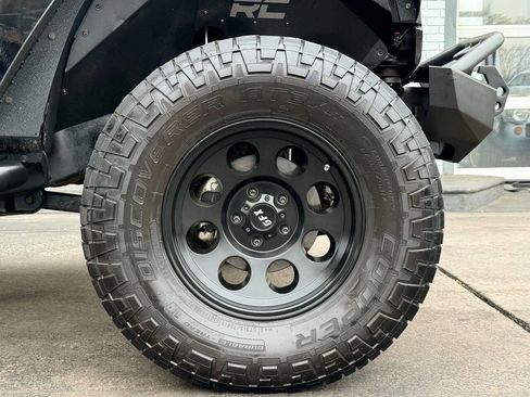 Used 2016 Jeep Wrangler Unlimited Sport w/ Connectivity Group image 12