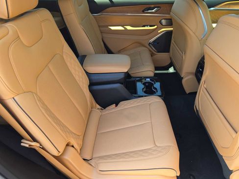 Used 2023 Jeep Grand Cherokee L Summit AWD/4WD image 17