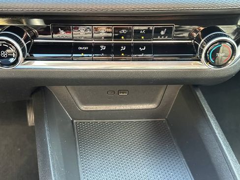 Certified 2025 Chevrolet Equinox LT AWD/4WD image 33