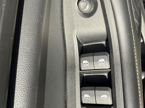 Used 2023 Jeep Grand Cherokee Laredo AWD/4WD image 12