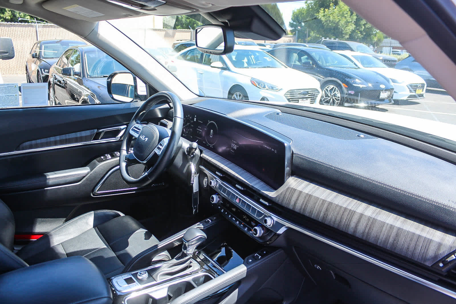 Used 2024 Kia Telluride SX FWD image 21