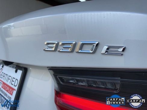 Used 2024 BMW 330e w/ Convenience Package image 96