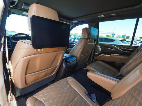 Used 2021 Cadillac Escalade Sport w/ Driver Assist Tech Package AWD/4WD image 34
