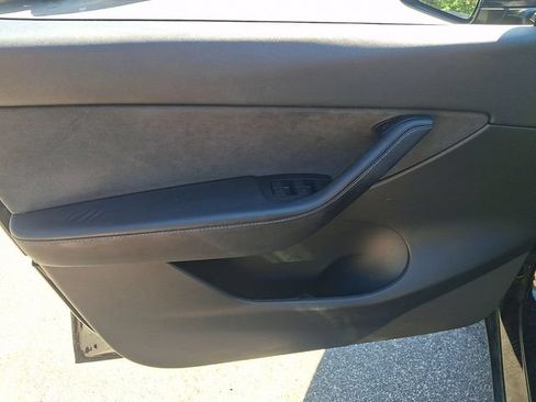 Used 2022 Tesla Model Y Long Range AWD/4WD image 14