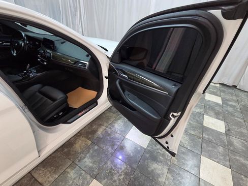 Used 2018 BMW 530i xDrive AWD/4WD image 12