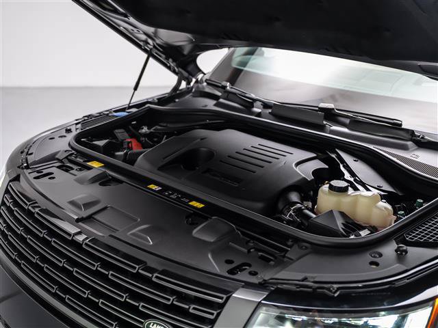 Used 2025 Land Rover Range Rover Long Wheelbase SE AWD/4WD image 10