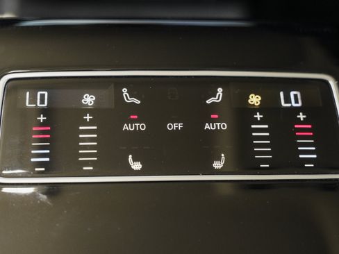 Used 2022 Audi S8 AWD/4WD image 26