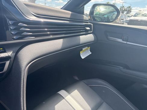 Used 2025 Toyota Camry SE image 13