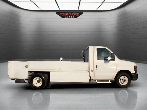 Used 2011 Ford E-450 and Econoline 450 Super Duty image 4