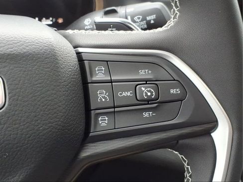 New 2025 Jeep Grand Cherokee L Laredo image 23