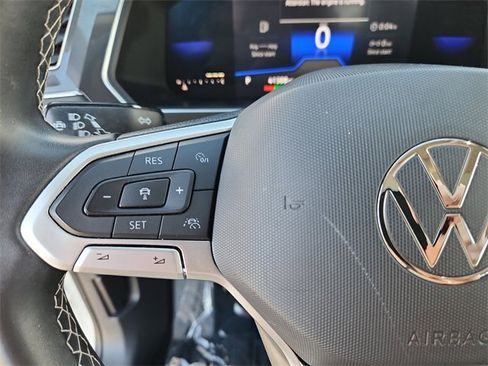 Used 2022 Volkswagen Tiguan SE w/ Panoramic Sunroof Package image 18