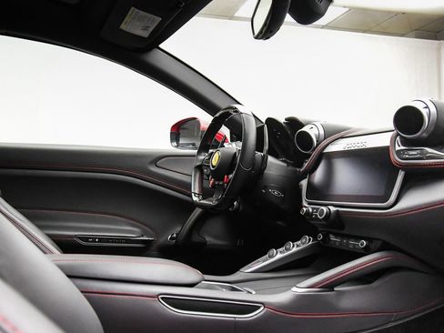 Used 2018 Ferrari GTC4Lusso image 55