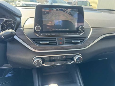 Used 2025 Nissan Altima 2.5 SV FWD image 15
