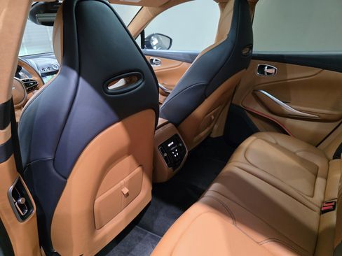 Used 2021 Aston Martin DBX image 20