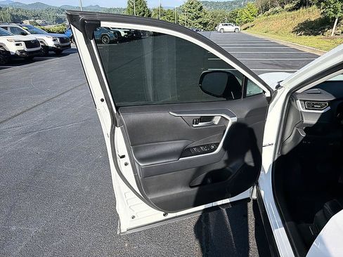 Certified 2025 Toyota RAV4 XLE Premium AWD/4WD image 9