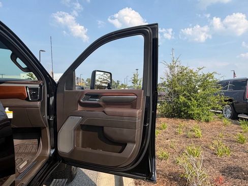 Used 2025 GMC Sierra 2500 Denali w/ Denali Reserve Package AWD/4WD image 19