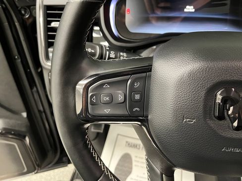 Used 2025 RAM 2500 Limited AWD/4WD image 29