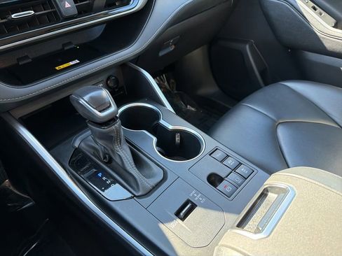 Used 2023 Toyota Highlander XLE image 31