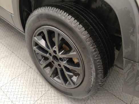 Used 2019 Jeep Cherokee Latitude Plus w/ Comfort/Convenience Group image 31