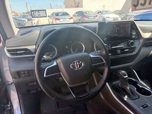 Used 2023 Toyota Highlander LE FWD image 18