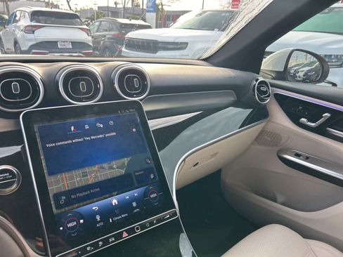 Used 2025 Mercedes-Benz GLC 350e GLC 350e image 38