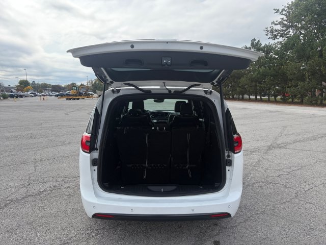 Used 2025 Chrysler Pacifica Limited FWD image 20