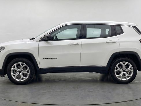 Used 2025 Jeep Compass Latitude AWD/4WD image 5