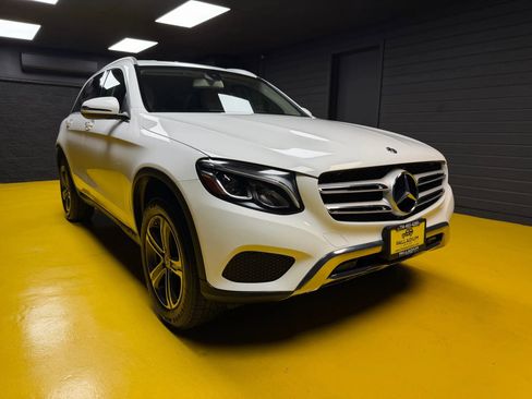 Used 2019 Mercedes-Benz GLC 300 GLC 300 Sport Utility 4D image 3
