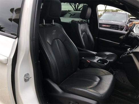 Used 2019 Chrysler Pacifica Touring-L Plus w/ Advanced Safetytec Group image 32