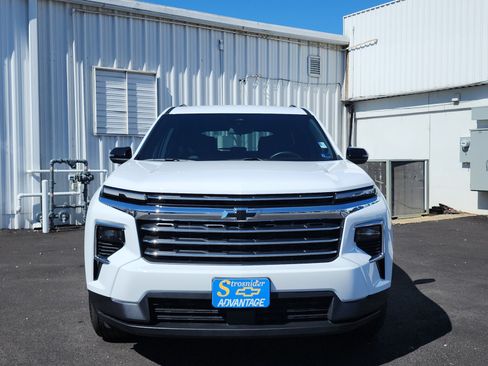 New 2026 Chevrolet Traverse LT w/ LPO, Floor Liner Package FWD image 8