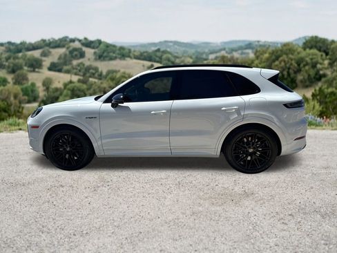 Used 2025 Porsche Cayenne Turbo AWD/4WD image 5